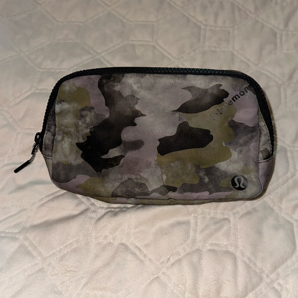 Lululemon Everywhere Belt Bag